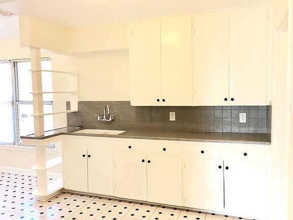 3rd image of 210 Laddie Pl