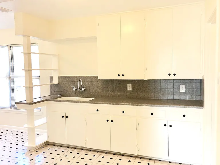 210 Laddie Pl — Photo 3