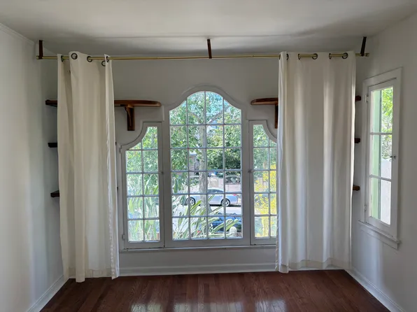 320 N Burlington Ave, Los Angeles, CA 90026