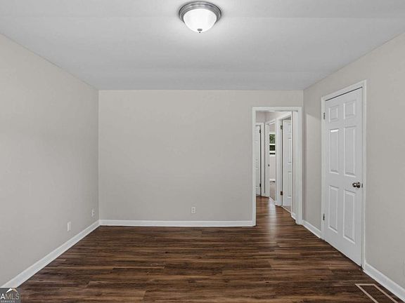 6th image of 748 Amber Pl NW