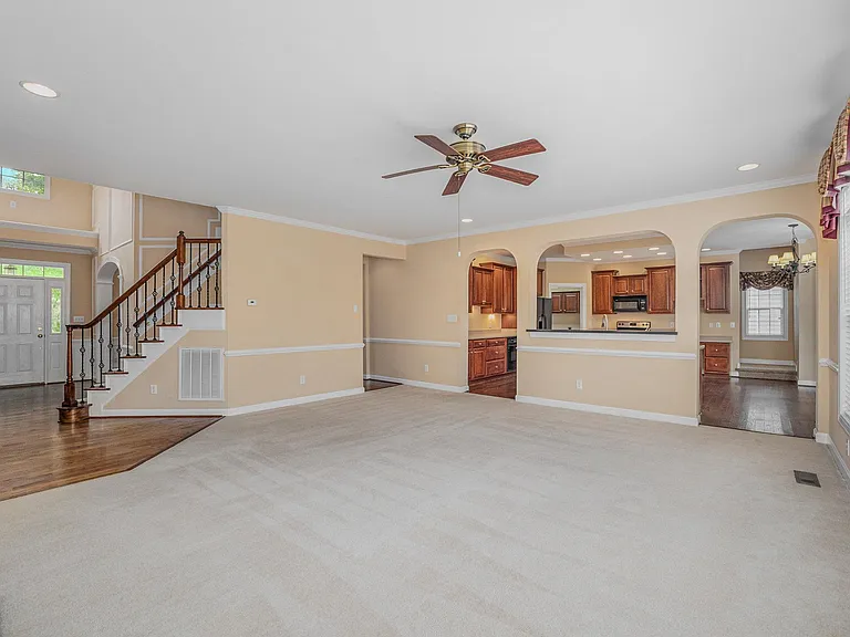 4911 Stockton Way — Photo 5