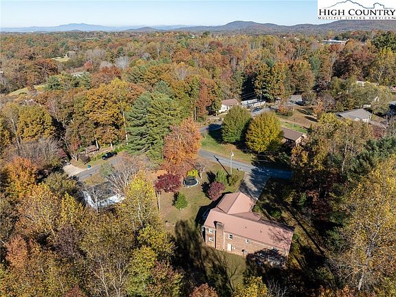 5th image of 2855 Wildwood Street