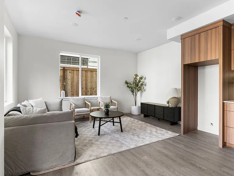 *1 Month Free Rent* A 2bd/2bath Modern Townhome In Portland's Vibrant Hollywood District — Photo 5