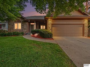 7153 N 115th St, Omaha, NE 68142