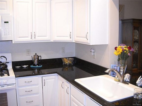 4th image of 122 French Oaks Ln