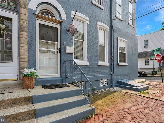2nd image of 526 Windsor St
