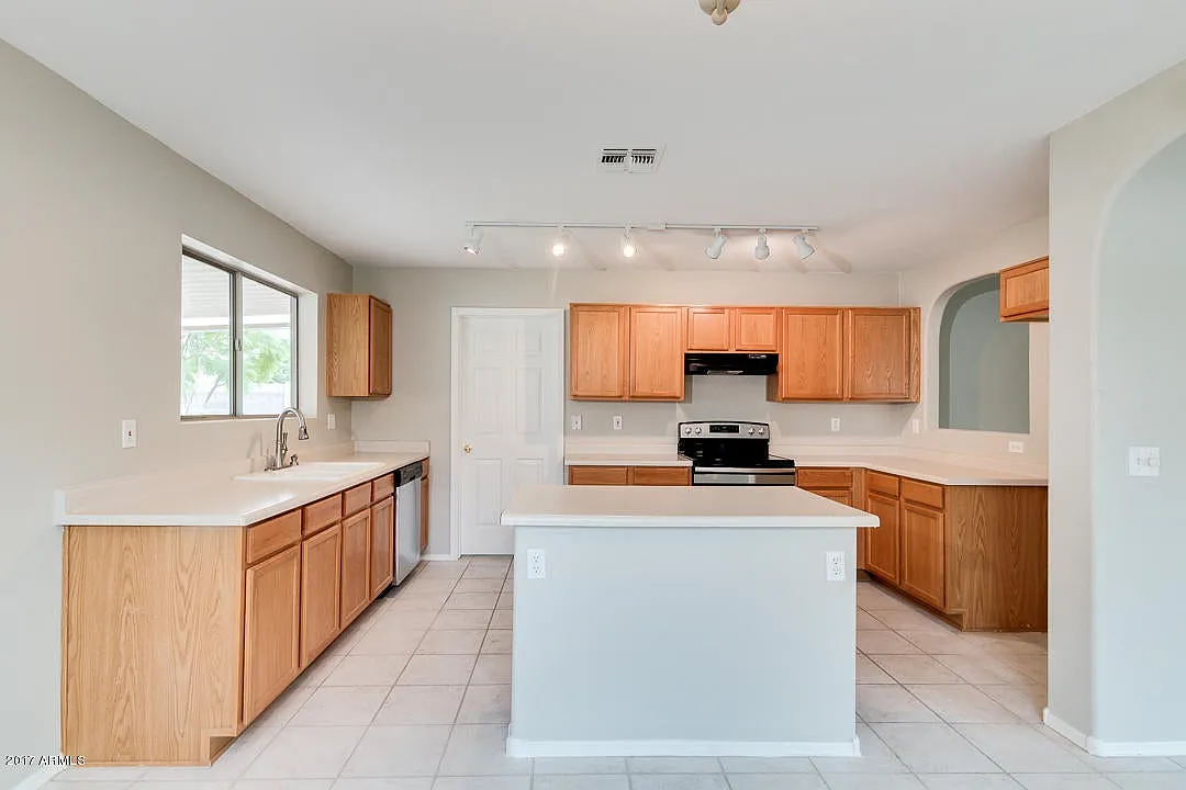 3 bed, 1579 sqft, $2,750 — Photo 4