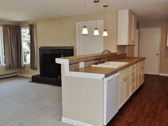 5th image of 560 S Crestline Dr