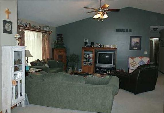 23x17 LIVING ROOM WITH VAULTED CEILING