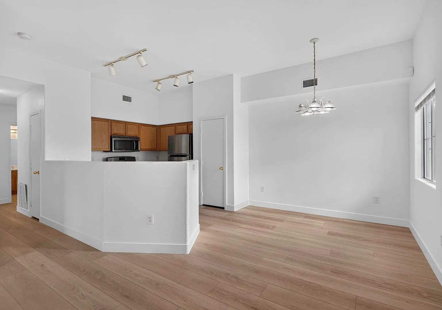 Move-In Ready 3-Bedroom Upper-Level Condo In Fantastic Gated Community! — Photo 3