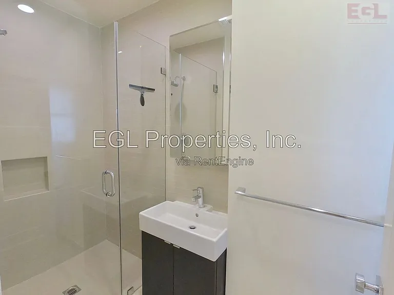 10749 Wellworth Ave — Photo 8