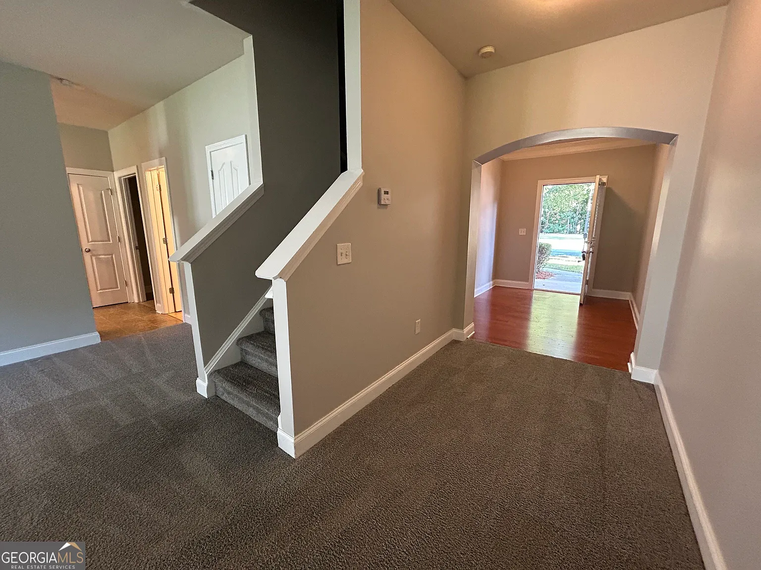 3 bed, 2.5 bath, 2480 sqft, $1,925 — Photo 2