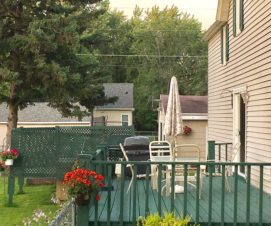 2nd image of 2805 E 8th St