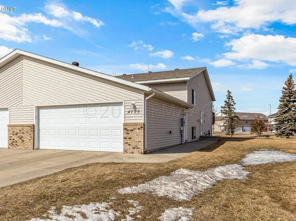 4729 Townsite Pl S, Fargo, ND 58104