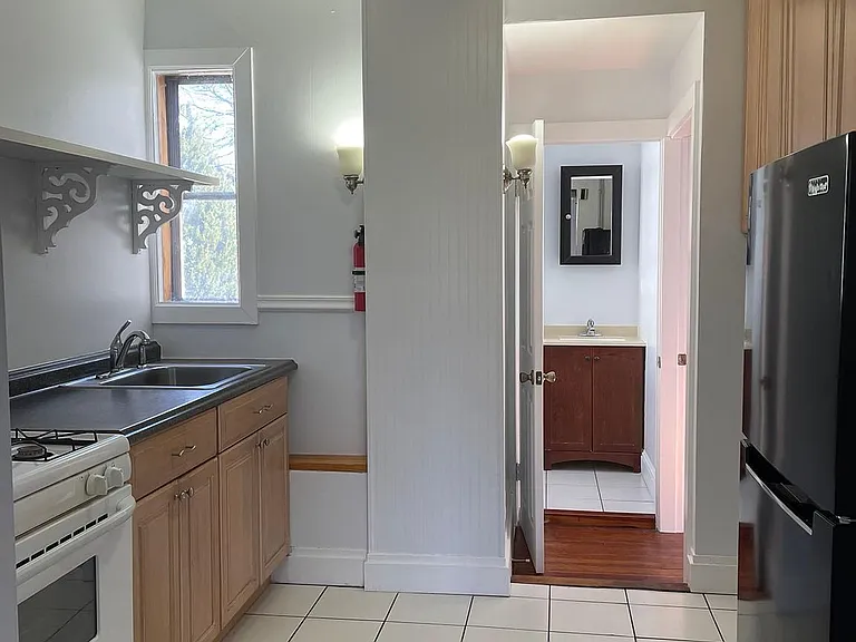 64 Dexter St #2R — Photo 4