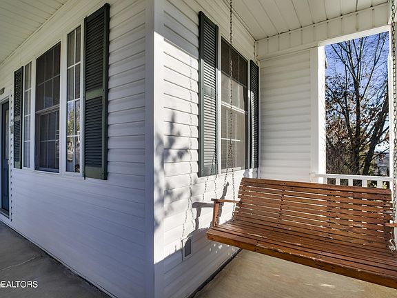 3rd image of 6809 Avensong Ln