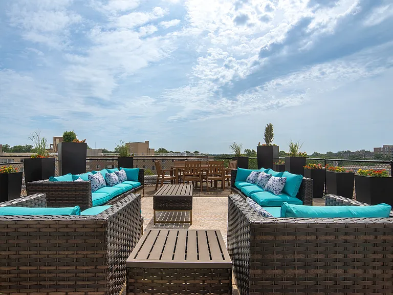 Connecticut House Apartments — Photo 18