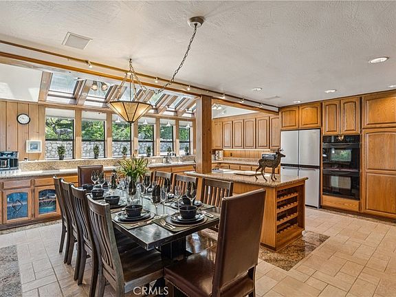 5th image of 1369 Yellowstone Dr