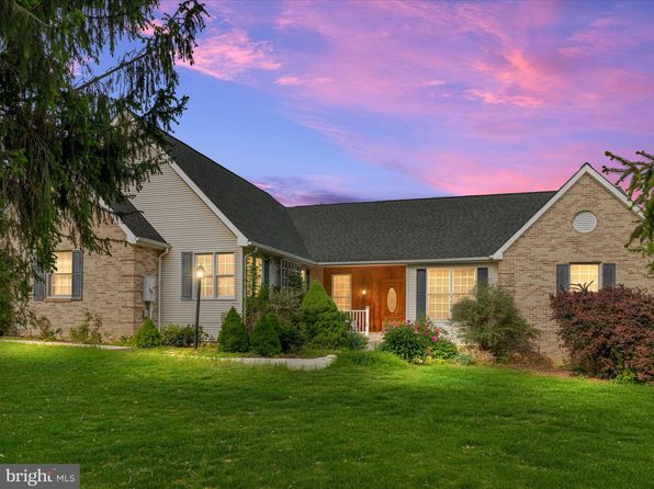 61 River Ct, Toms Brook, VA 22660