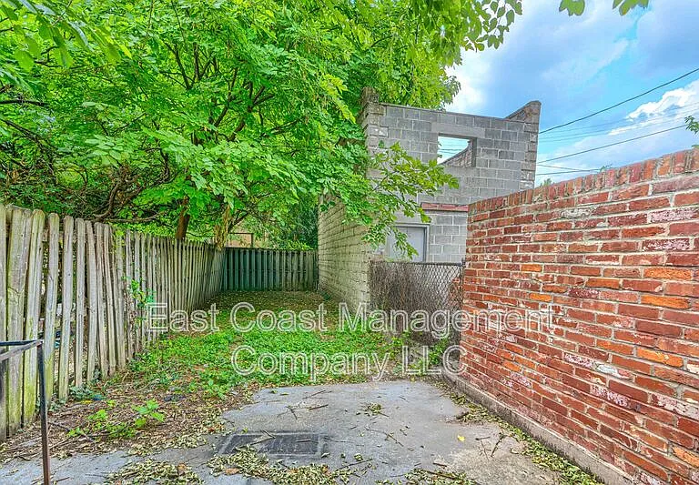1220 W Pratt St — Photo 23
