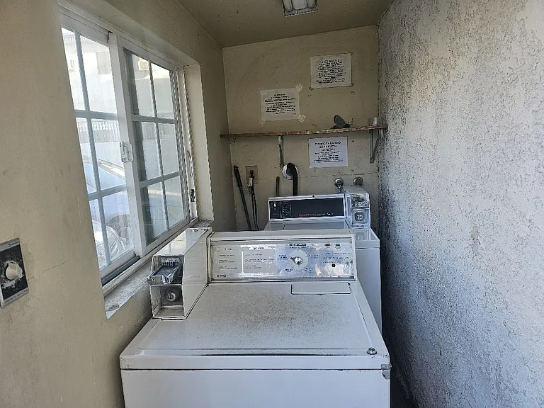 14323 Haynes St #7 — Photo 3
