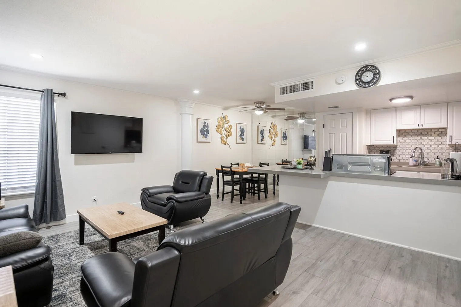 2 bed, 1.0 bath, $2,152 — Photo 4