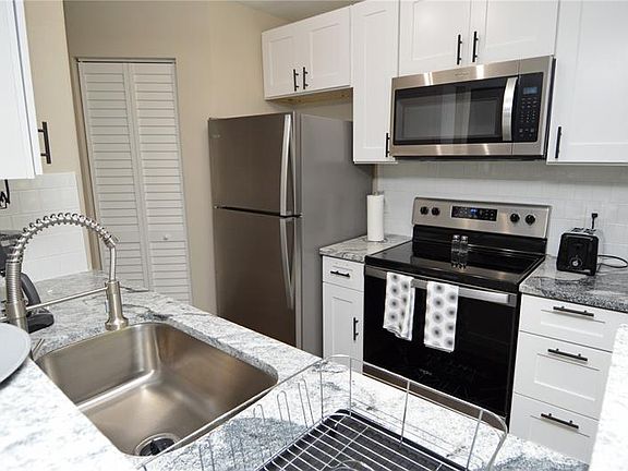 3rd image of 8642 Mallard Reserve Dr