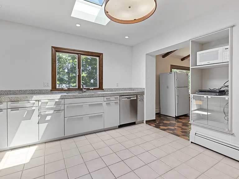 8 Crosby Ln — Photo 14