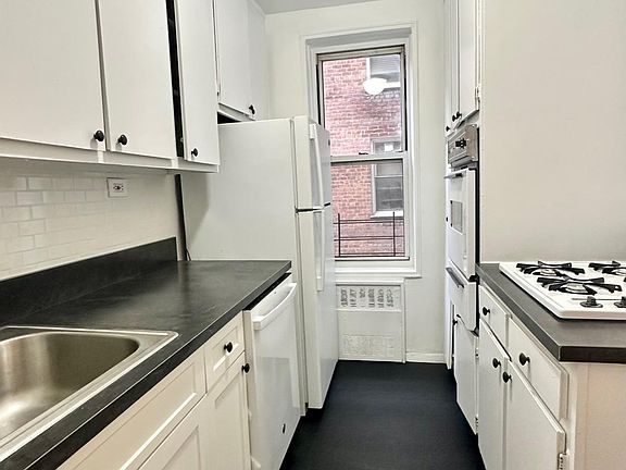5th image of 3510 150th St APT 2J