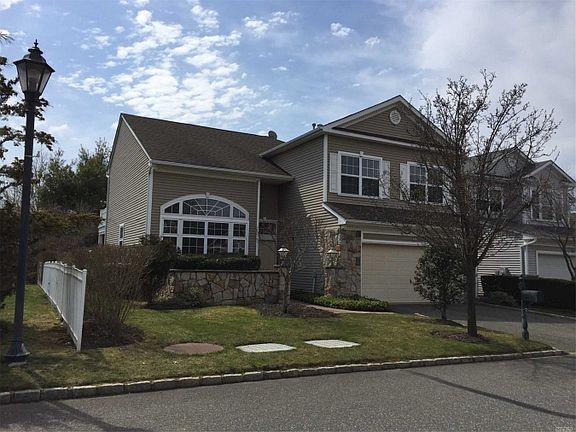 3rd image of 170 Hamlet Dr