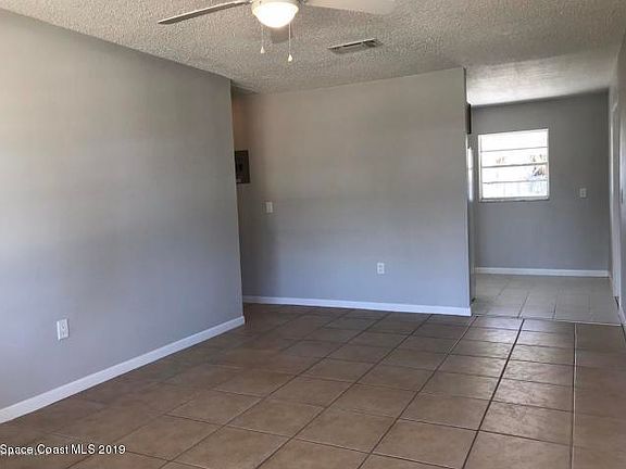 2nd image of 2085 Robin Hood Dr