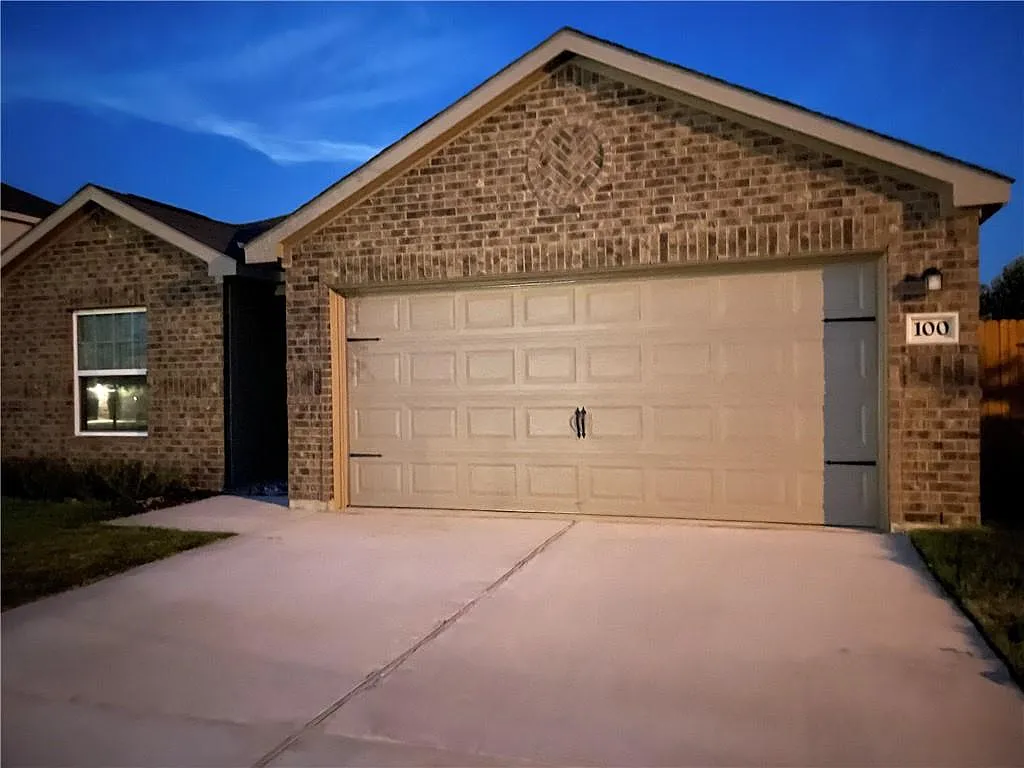 3 bed, 2.0 bath, 1525 sqft, $1,800 — Photo 3