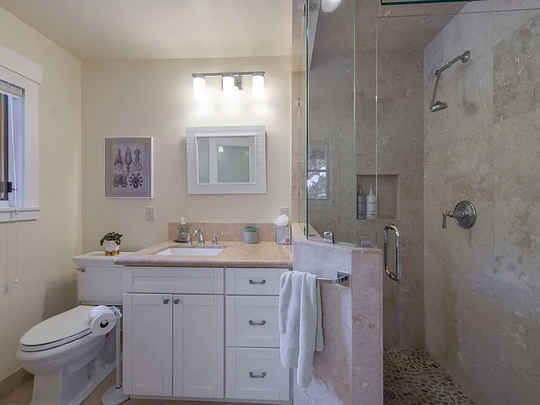En suite bathroom connected to unpairs bedoom