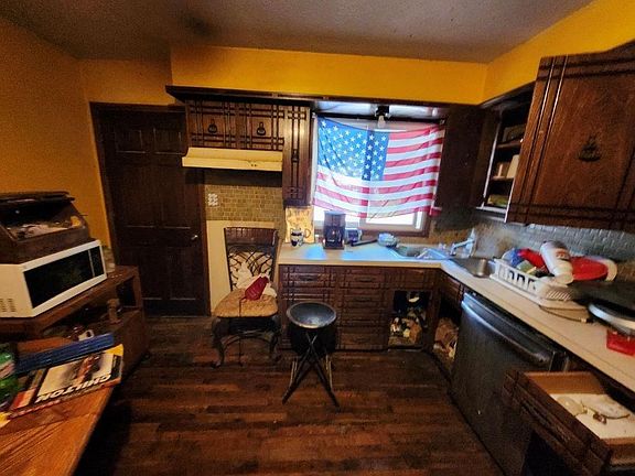 3rd image of 1319 Joyce St