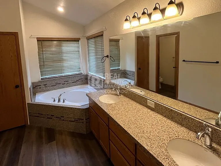 2511 Glendale Ct — Photo 19