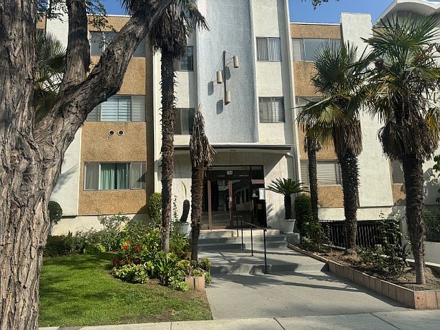 1st image of 344 N Maryland Ave Unit 301