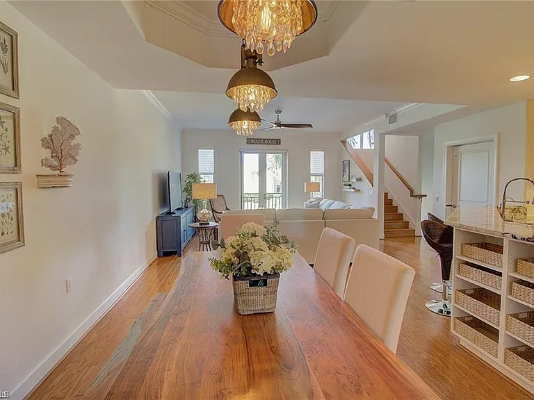 572 11th Ave S #2 — Photo 3