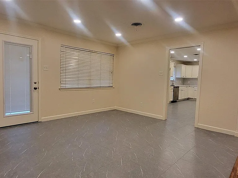 1902 Amy Dr — Photo 7