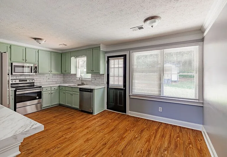 330 Monty Dr — Photo 11
