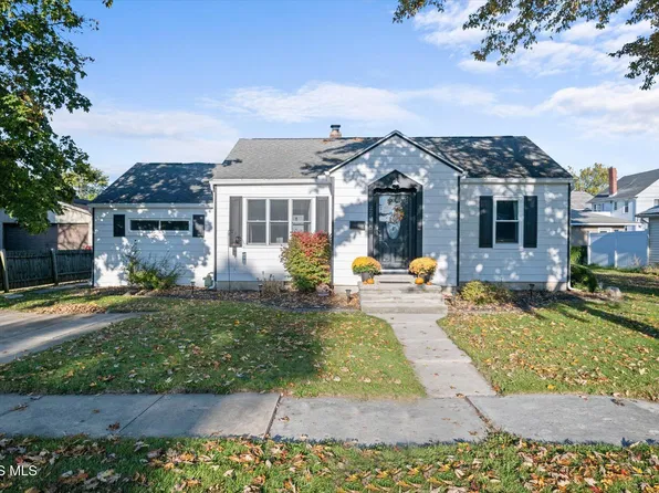 220 Maple St, Woodville, OH 43469