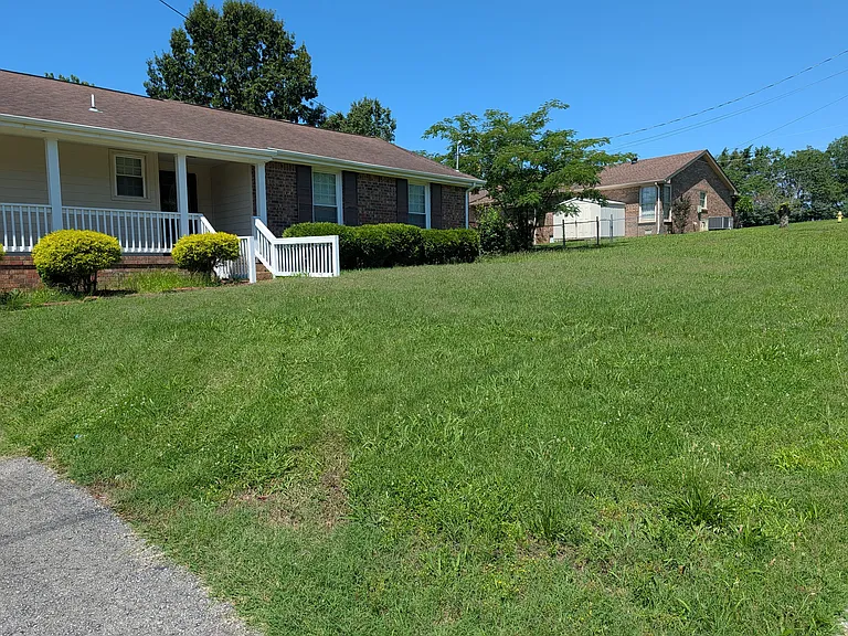 102 Post Oak Rd — Photo 1