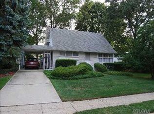 214 Pine St, Massapequa Park, NY 11762