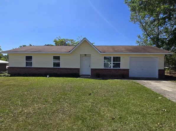 52 Caprice Ct, Dothan, AL 36303