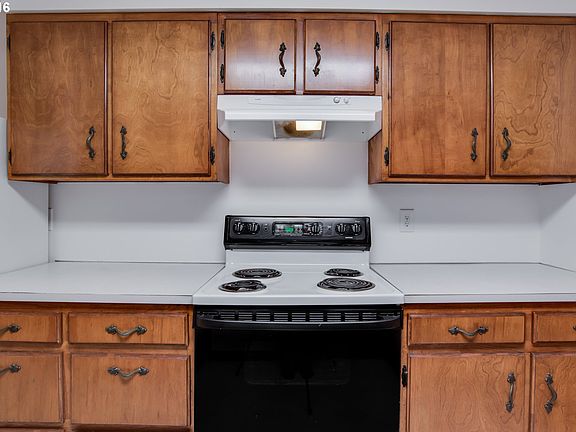 5th image of 4107 NE 35th Ave