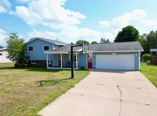 1735 Rosewood Ln, Ishpeming, MI 49849