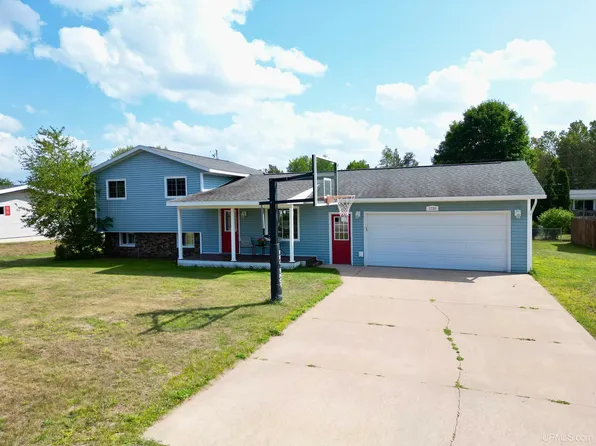 1735 Rosewood Ln, Ishpeming, MI 49849
