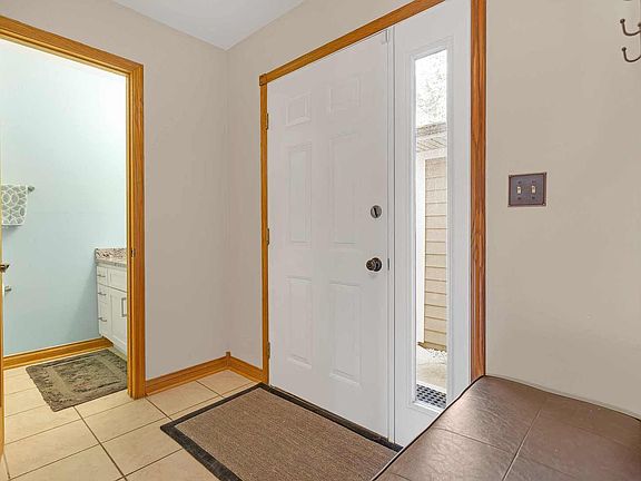 4th image of 442 Swan Blvd