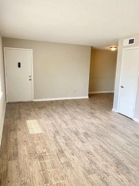 Building Photo - 124 Dabbs Ave #128-D