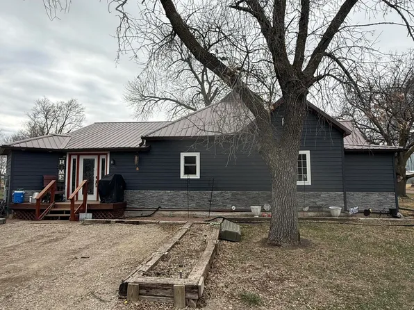 211 S 2nd Ave, Stickney, SD 57375