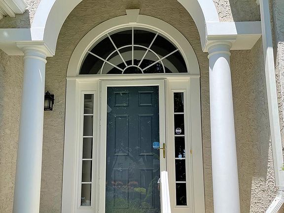 3rd image of 427 Larkspur Dr